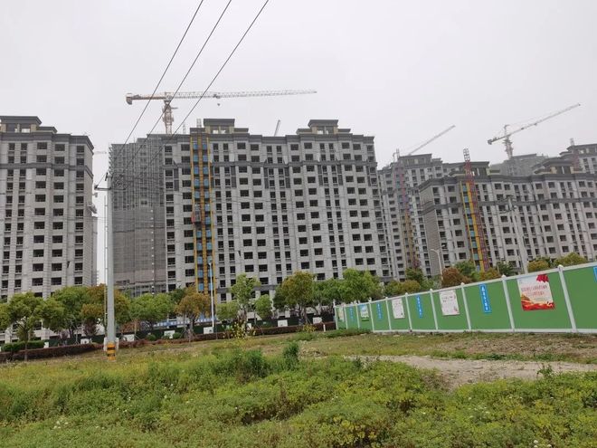 金山在建27个楼盘建设进展如何？内外墙粉刷工程全面提速